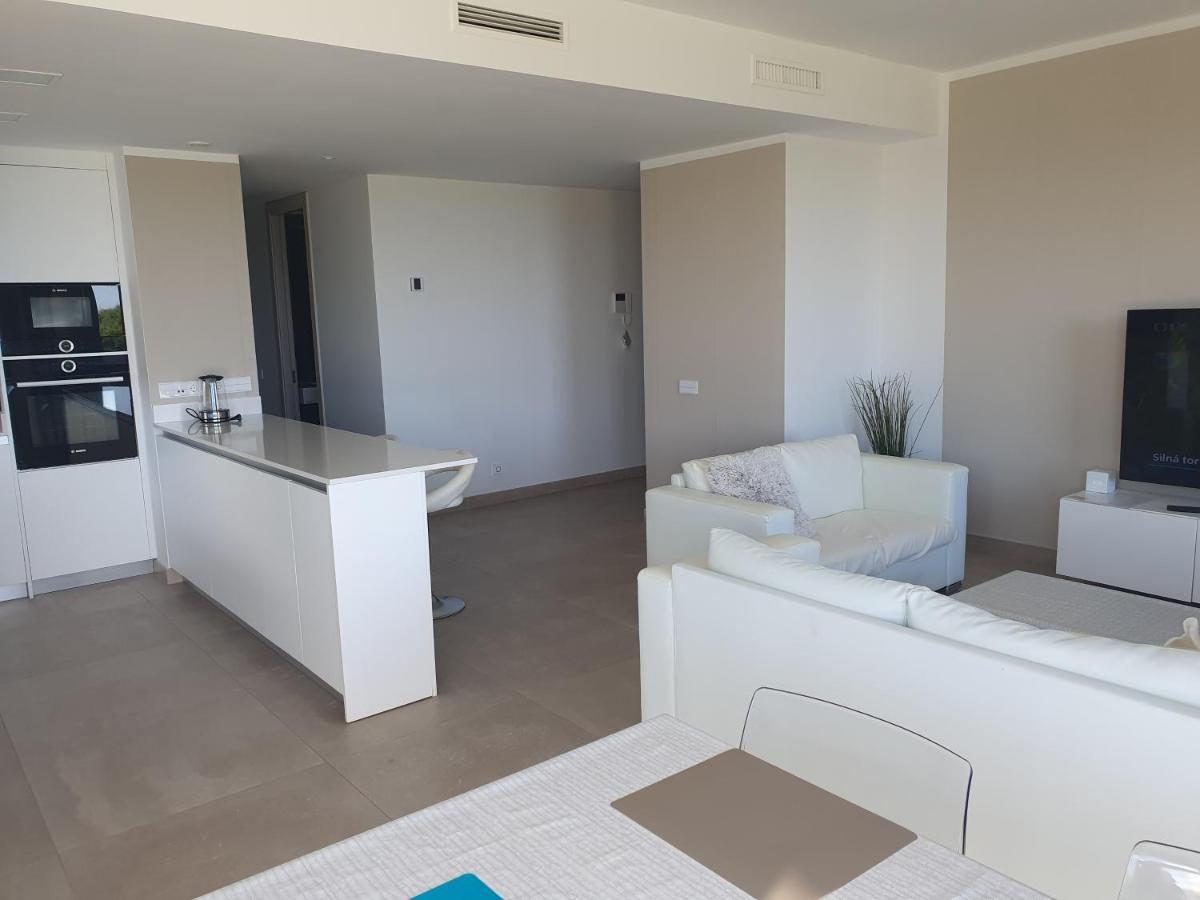 Luxury Beachfront Apartment With Pool, Sauna, Fitness And Gym In Province Malaga, Andalusia Mijas Esterno foto